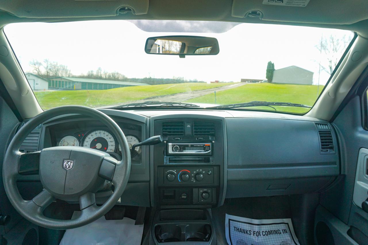 Dodge Dakota 2dr Club Cab 131" WB 4WD ST 2005