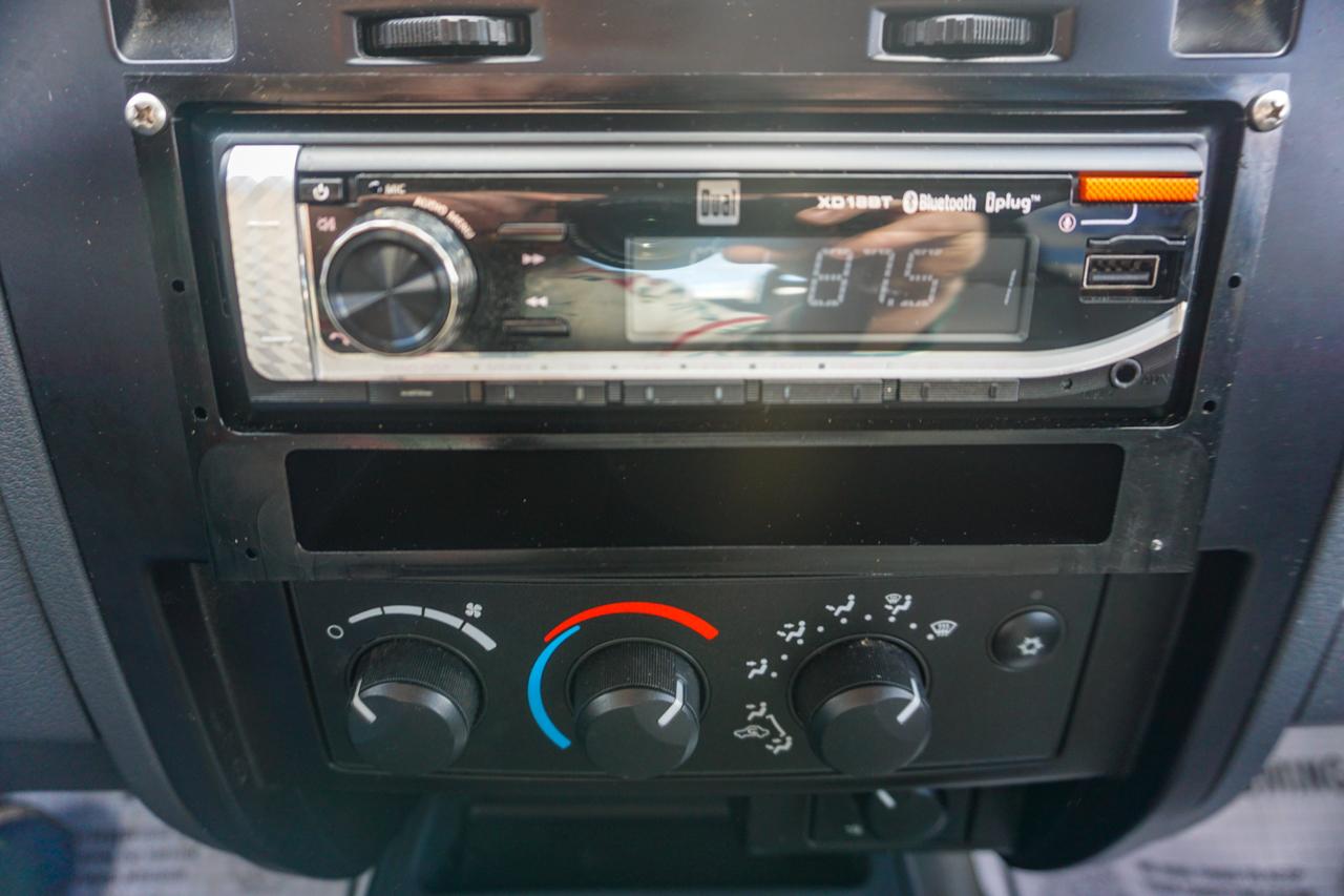 Dodge Dakota 2dr Club Cab 131" WB 4WD ST 2005