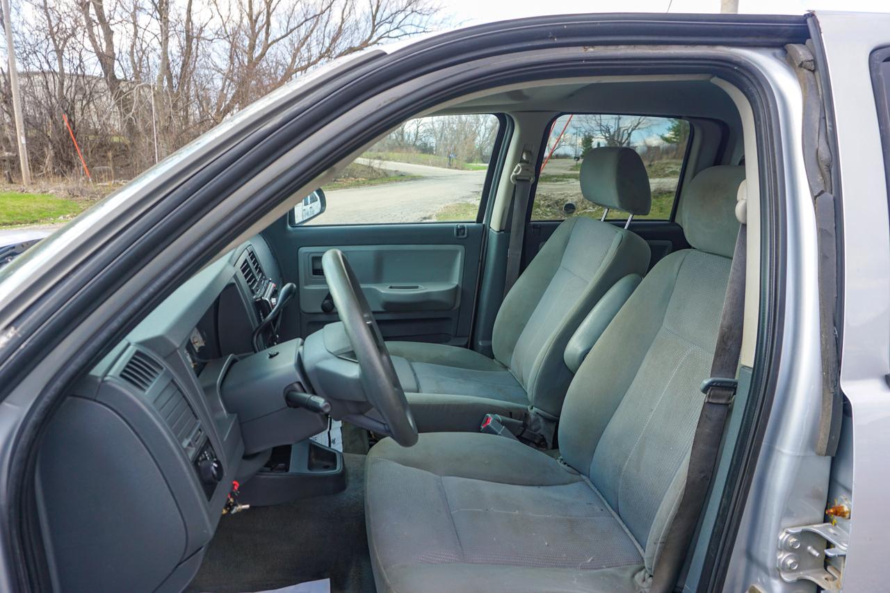 Dodge Dakota 2dr Club Cab 131" WB 4WD ST 2005