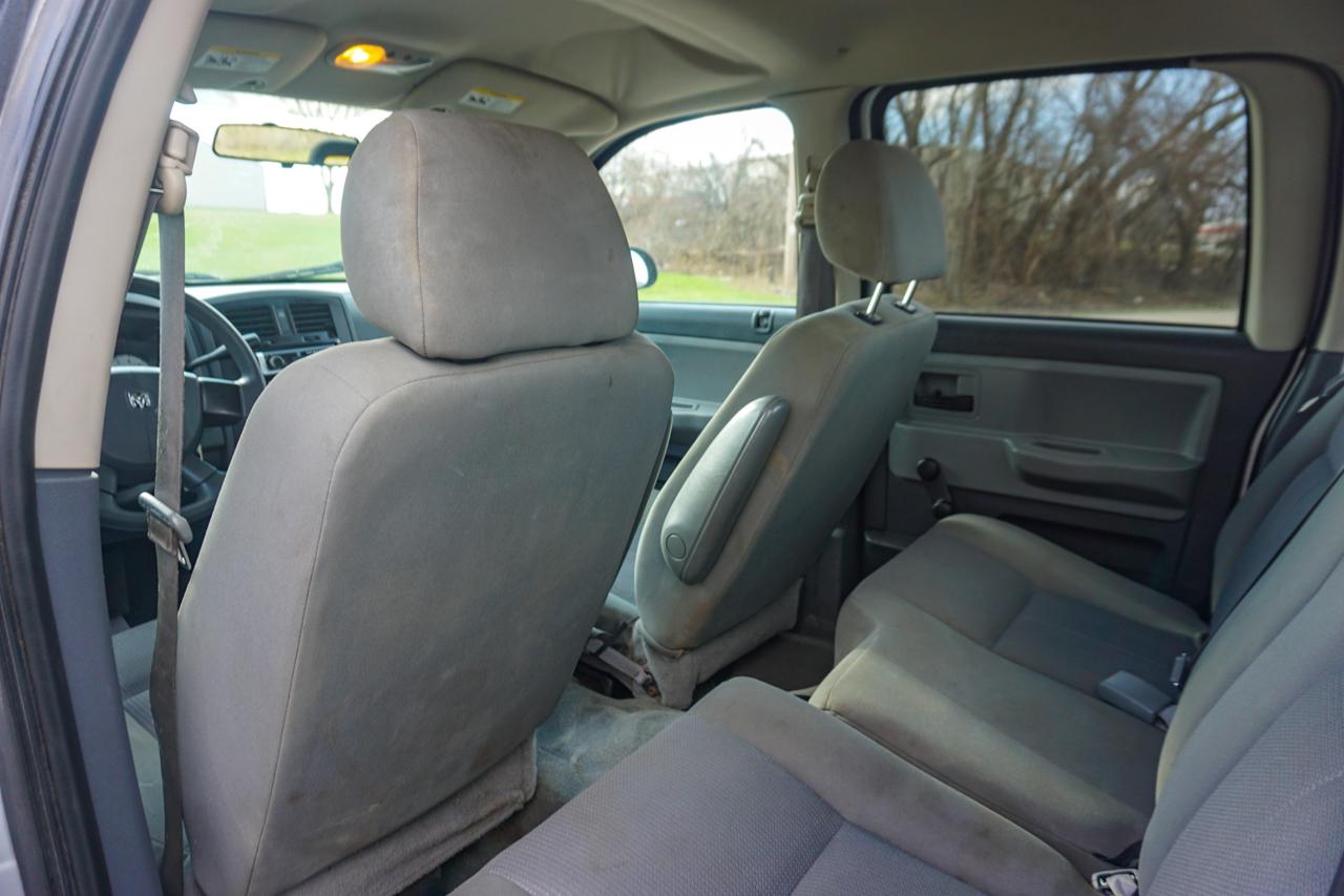 Dodge Dakota 2dr Club Cab 131" WB 4WD ST 2005