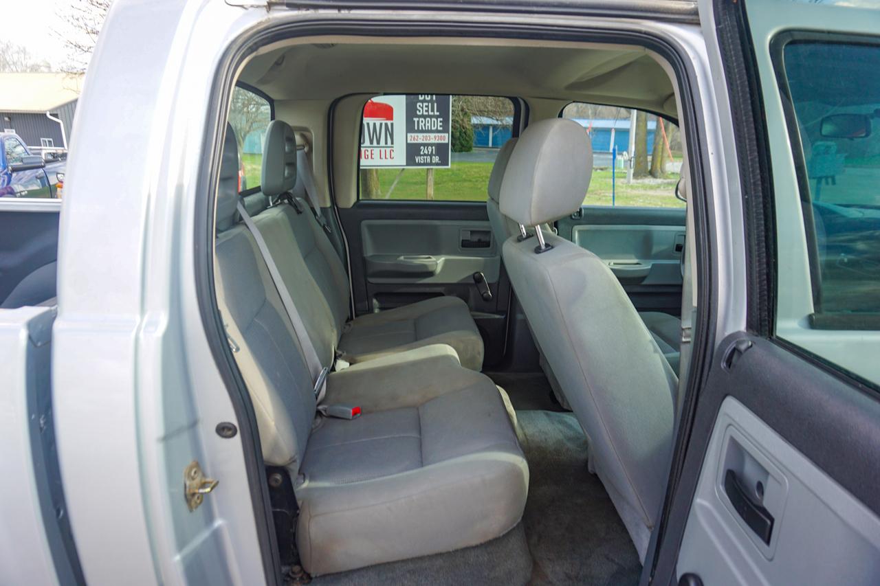 Dodge Dakota 2dr Club Cab 131" WB 4WD ST 2005