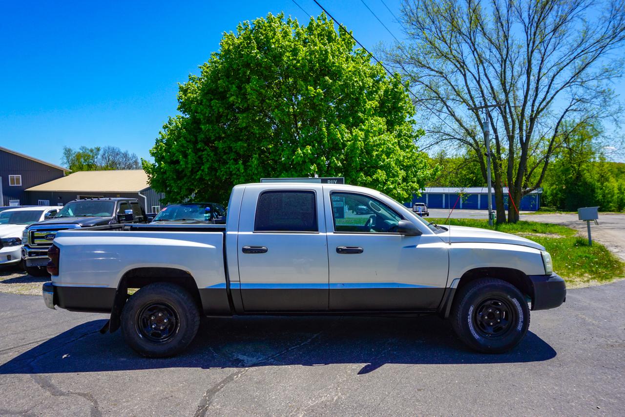 Dodge Dakota 2dr Club Cab 131" WB 4WD ST 2005