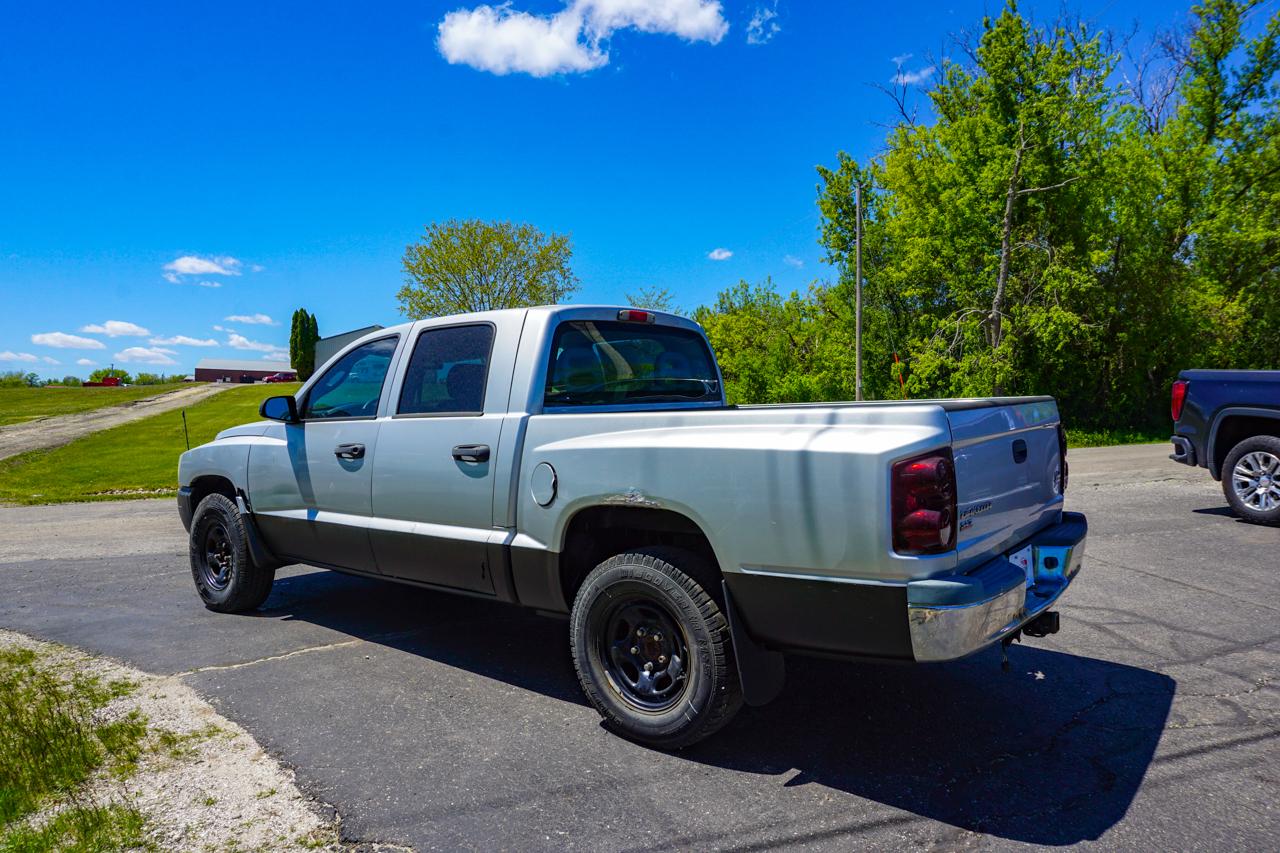 Dodge Dakota 2dr Club Cab 131" WB 4WD ST 2005
