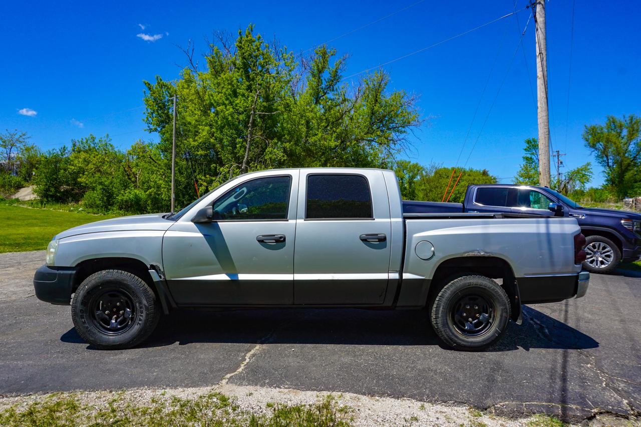 Dodge Dakota 2dr Club Cab 131" WB 4WD ST 2005
