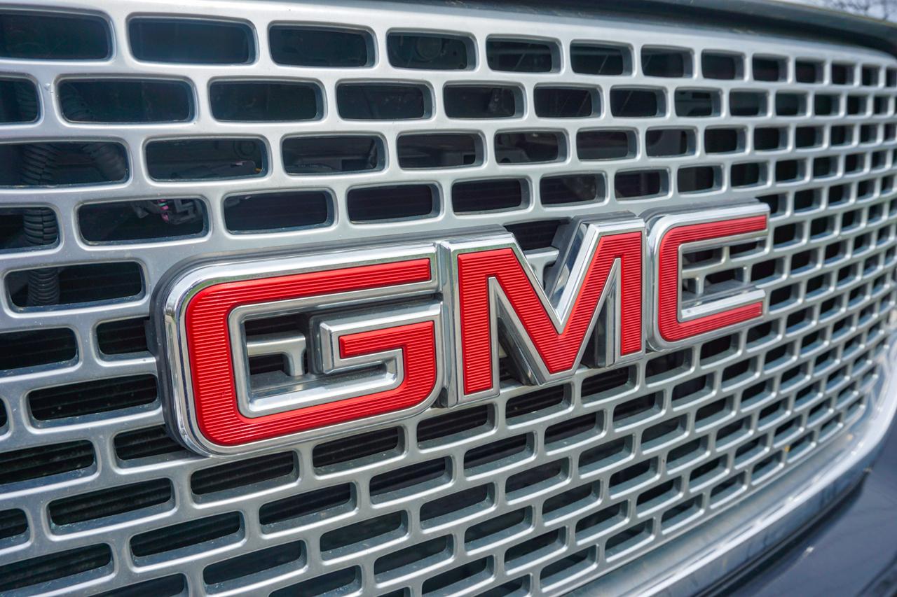 GMC Yukon XL 4WD 4dr Denali 2015