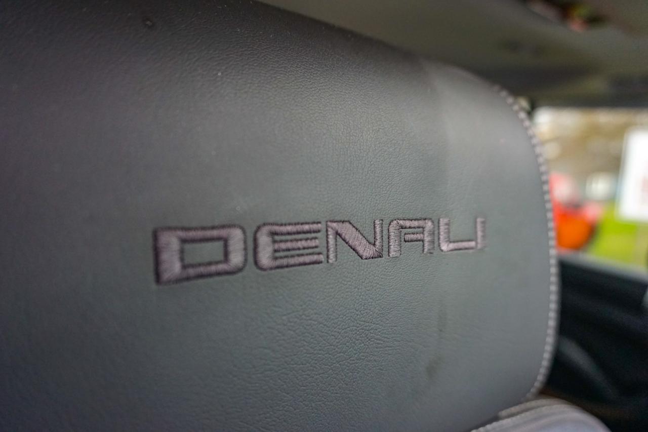 GMC Yukon XL 4WD 4dr Denali 2015