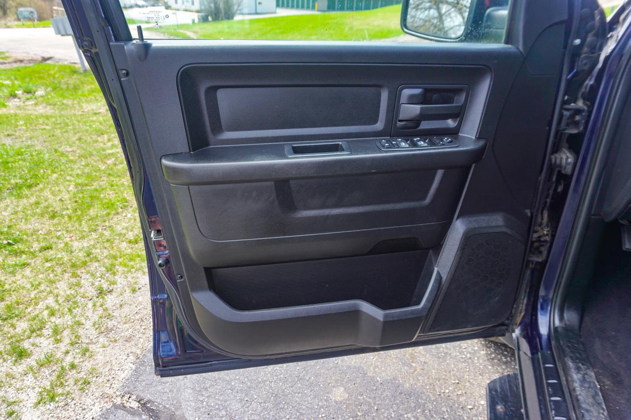 RAM 1500 4WD Quad Cab 140.5" Express 2013