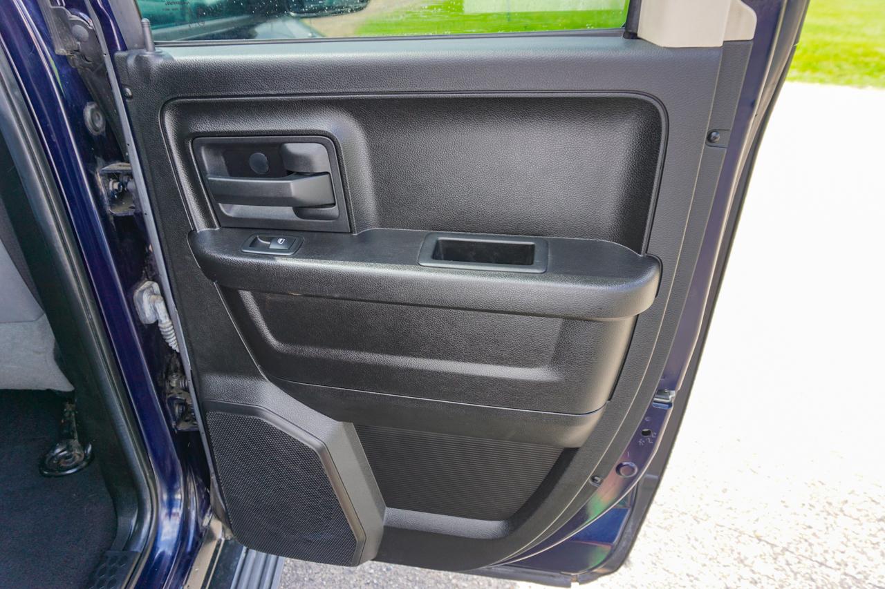 RAM 1500 4WD Quad Cab 140.5" Express 2013