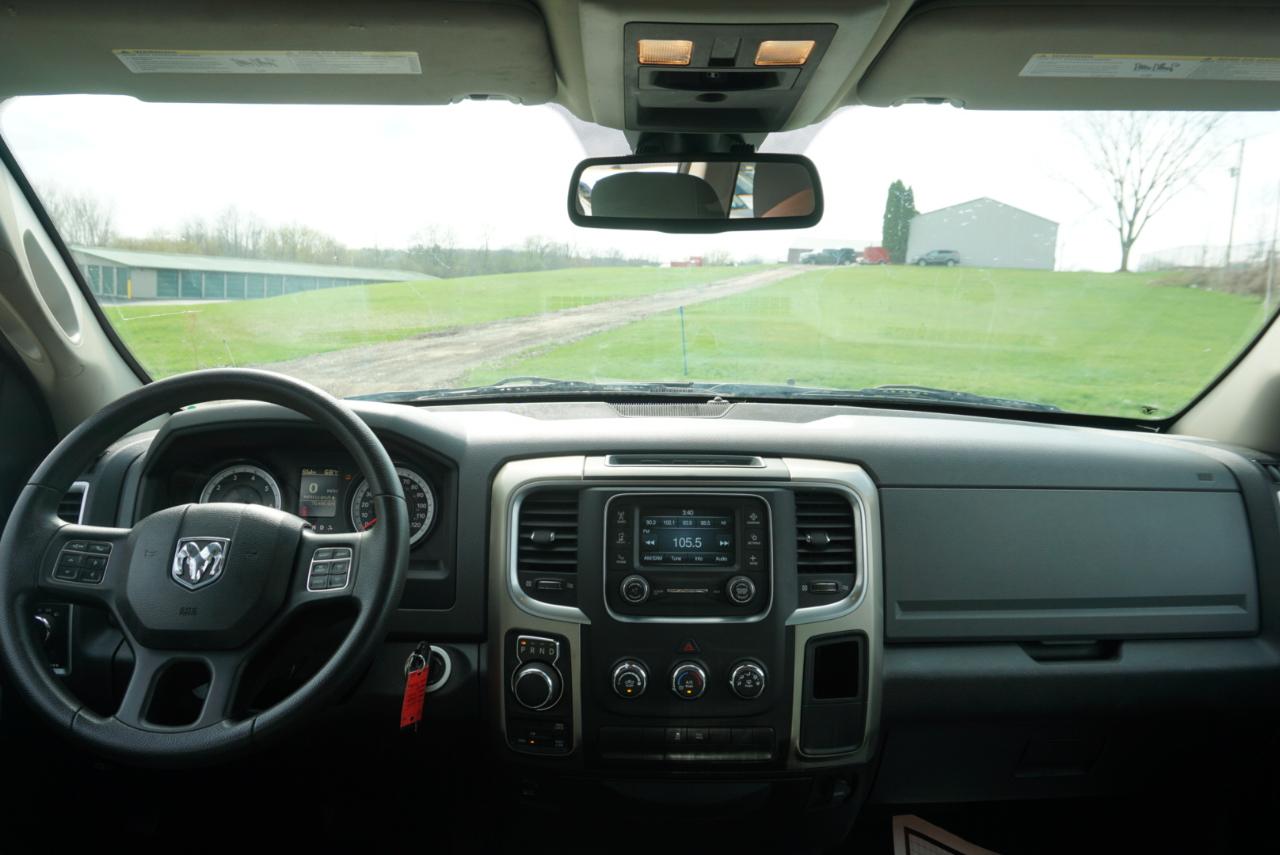 RAM 1500 4WD Quad Cab 140.5" SLT 2014