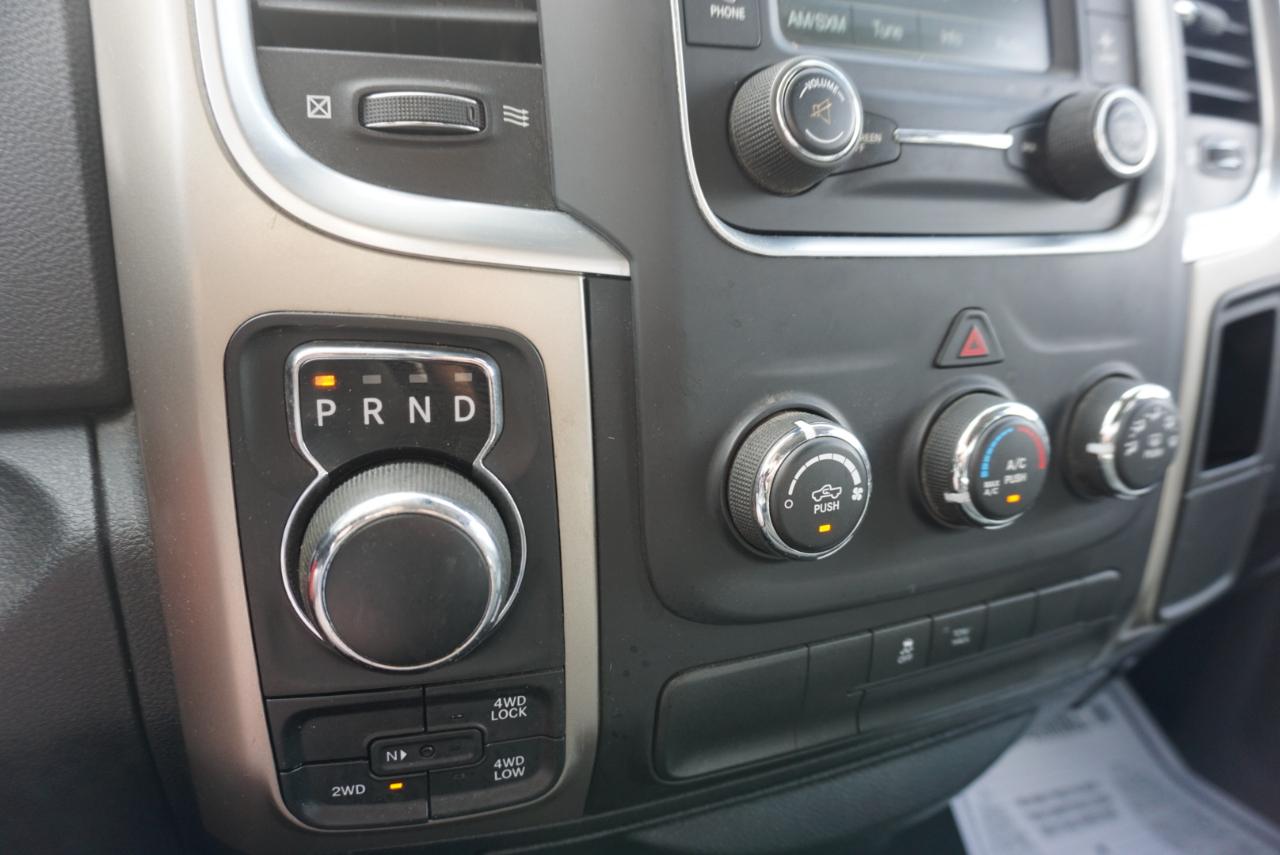 RAM 1500 4WD Quad Cab 140.5" SLT 2014