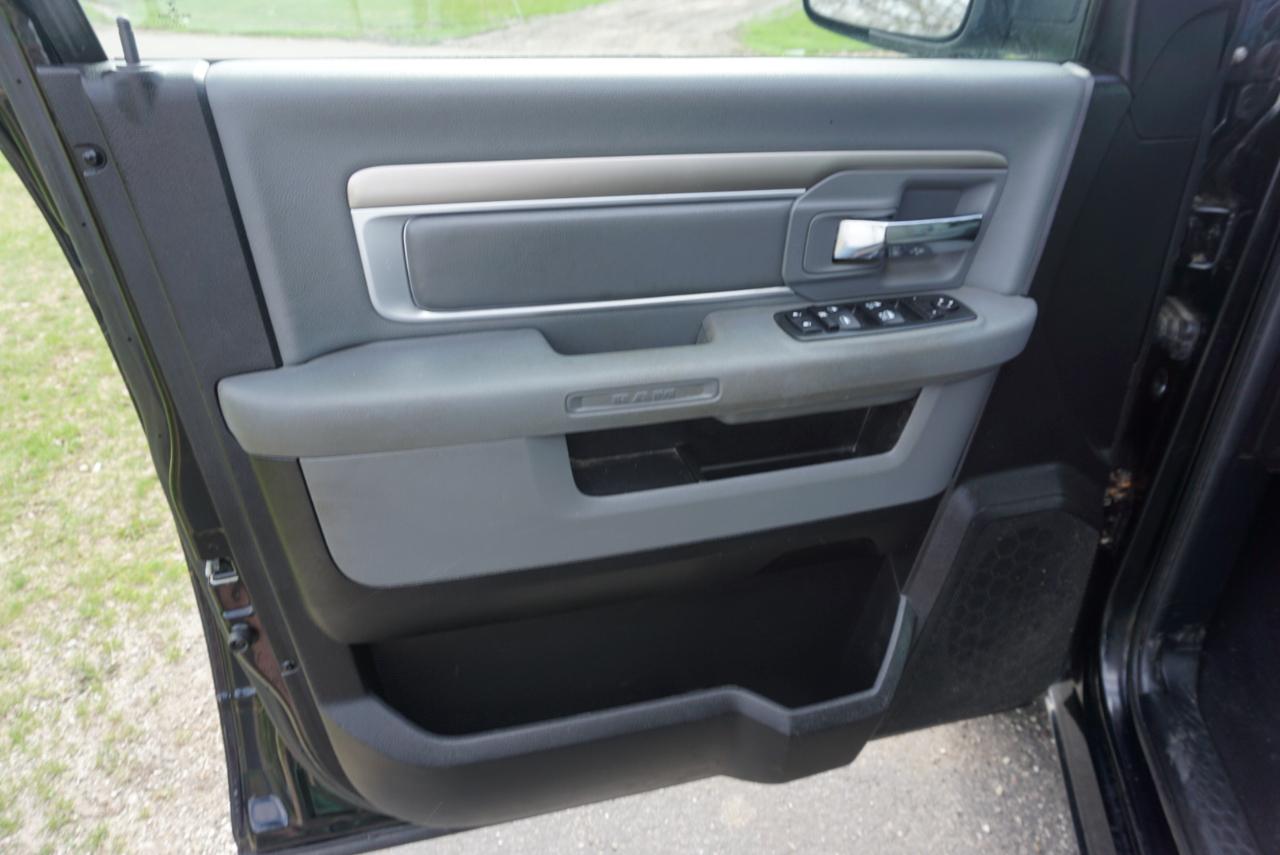 RAM 1500 4WD Quad Cab 140.5" SLT 2014