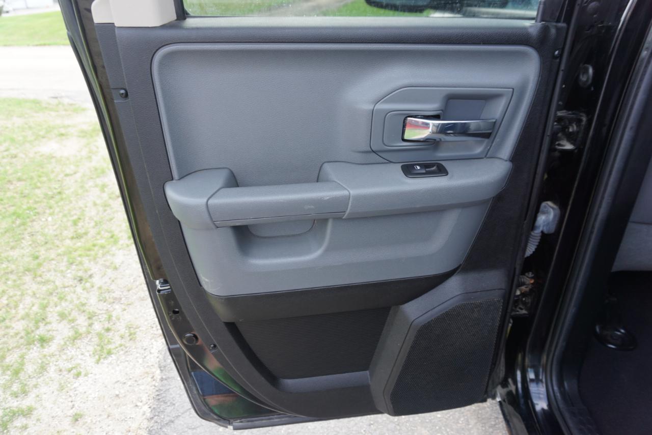 RAM 1500 4WD Quad Cab 140.5" SLT 2014