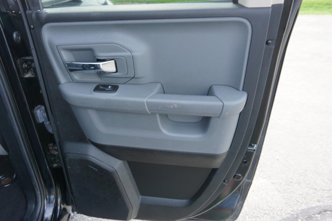 RAM 1500 4WD Quad Cab 140.5" SLT 2014