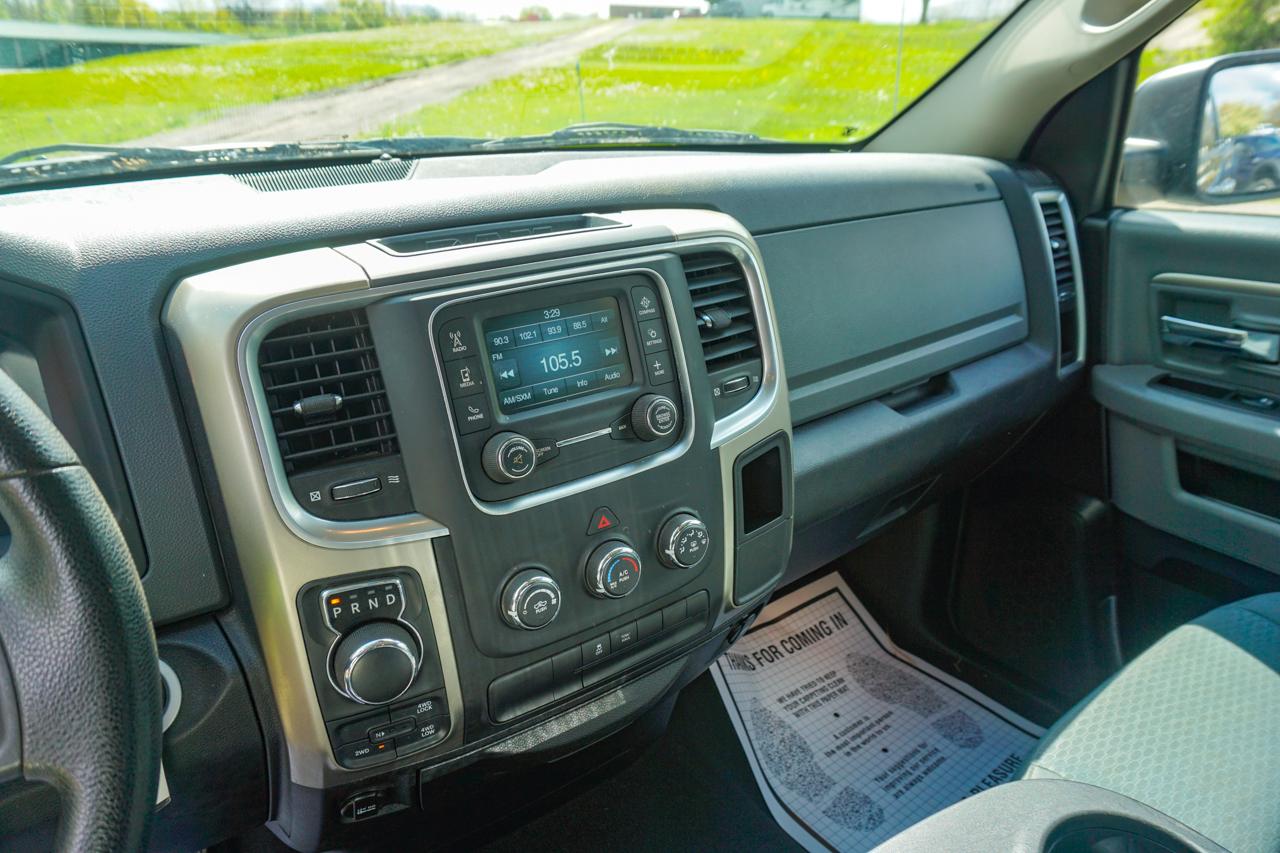 RAM 1500 4WD Quad Cab 140.5" SLT 2014