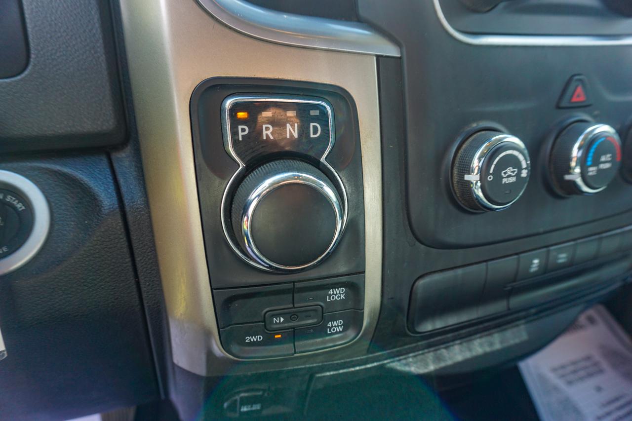 RAM 1500 4WD Quad Cab 140.5" SLT 2014