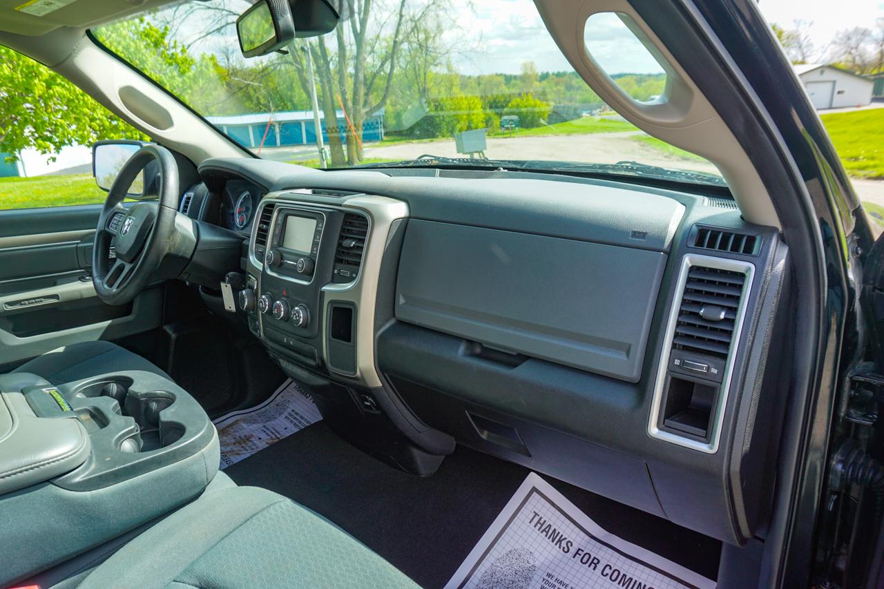 RAM 1500 4WD Quad Cab 140.5" SLT 2014