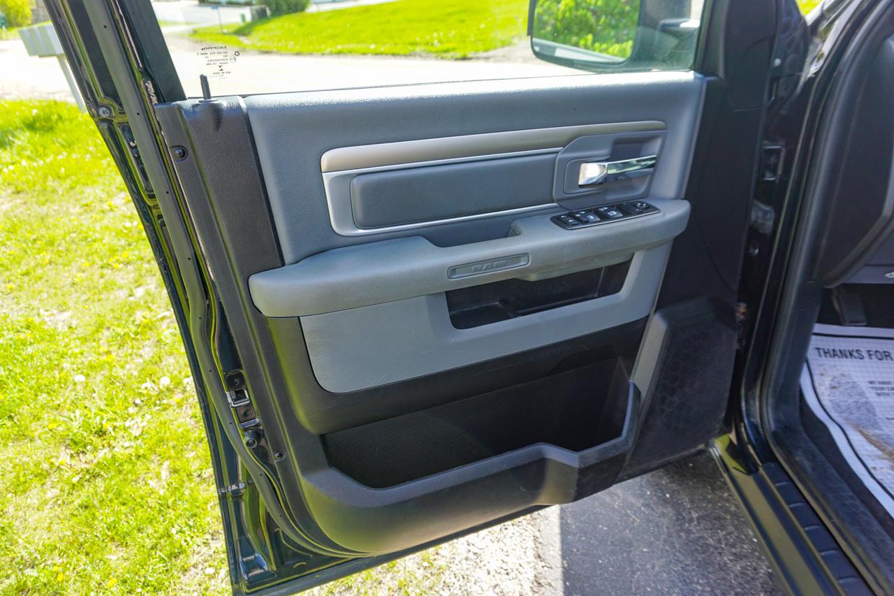 RAM 1500 4WD Quad Cab 140.5" SLT 2014