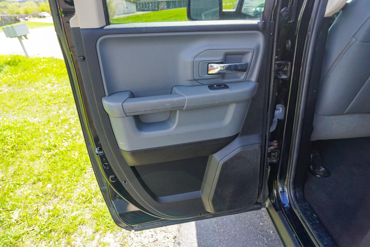 RAM 1500 4WD Quad Cab 140.5" SLT 2014