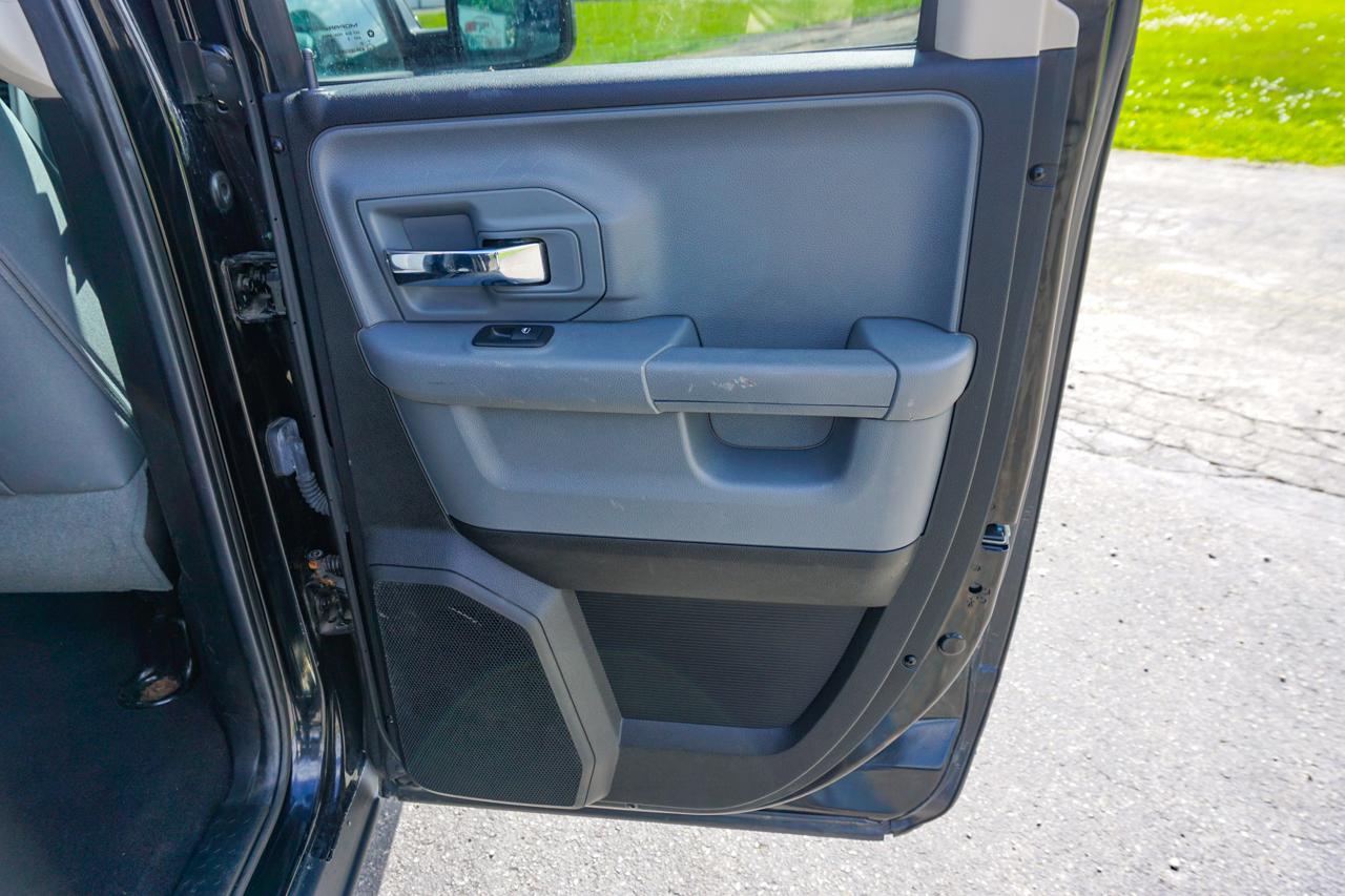 RAM 1500 4WD Quad Cab 140.5" SLT 2014