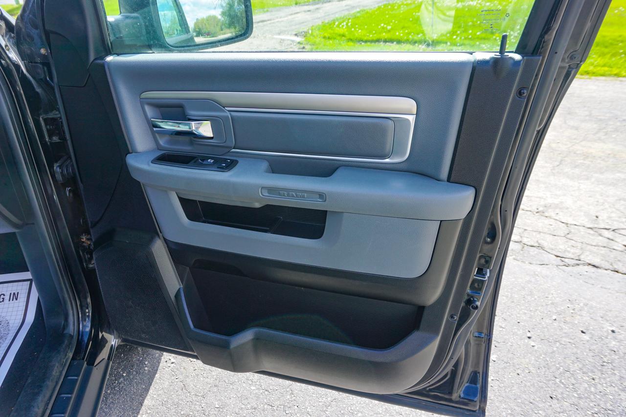 RAM 1500 4WD Quad Cab 140.5" SLT 2014