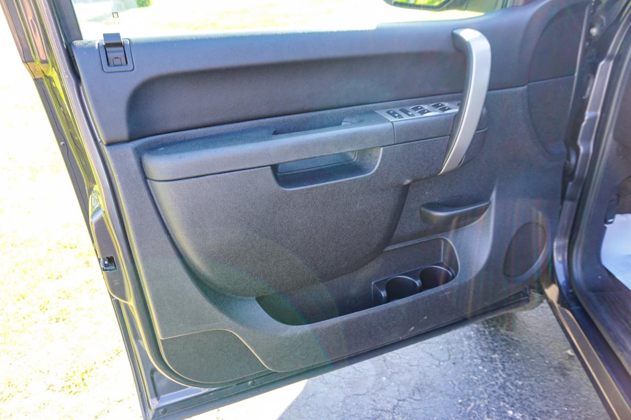 Chevrolet Silverado 1500 4WD Crew Cab 143.5" LT 2011