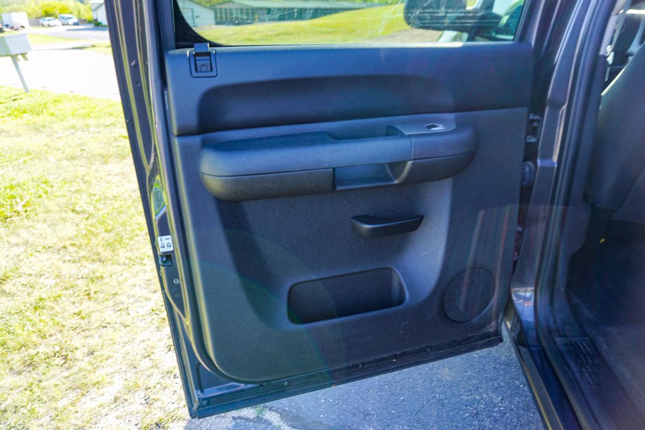 Chevrolet Silverado 1500 4WD Crew Cab 143.5" LT 2011