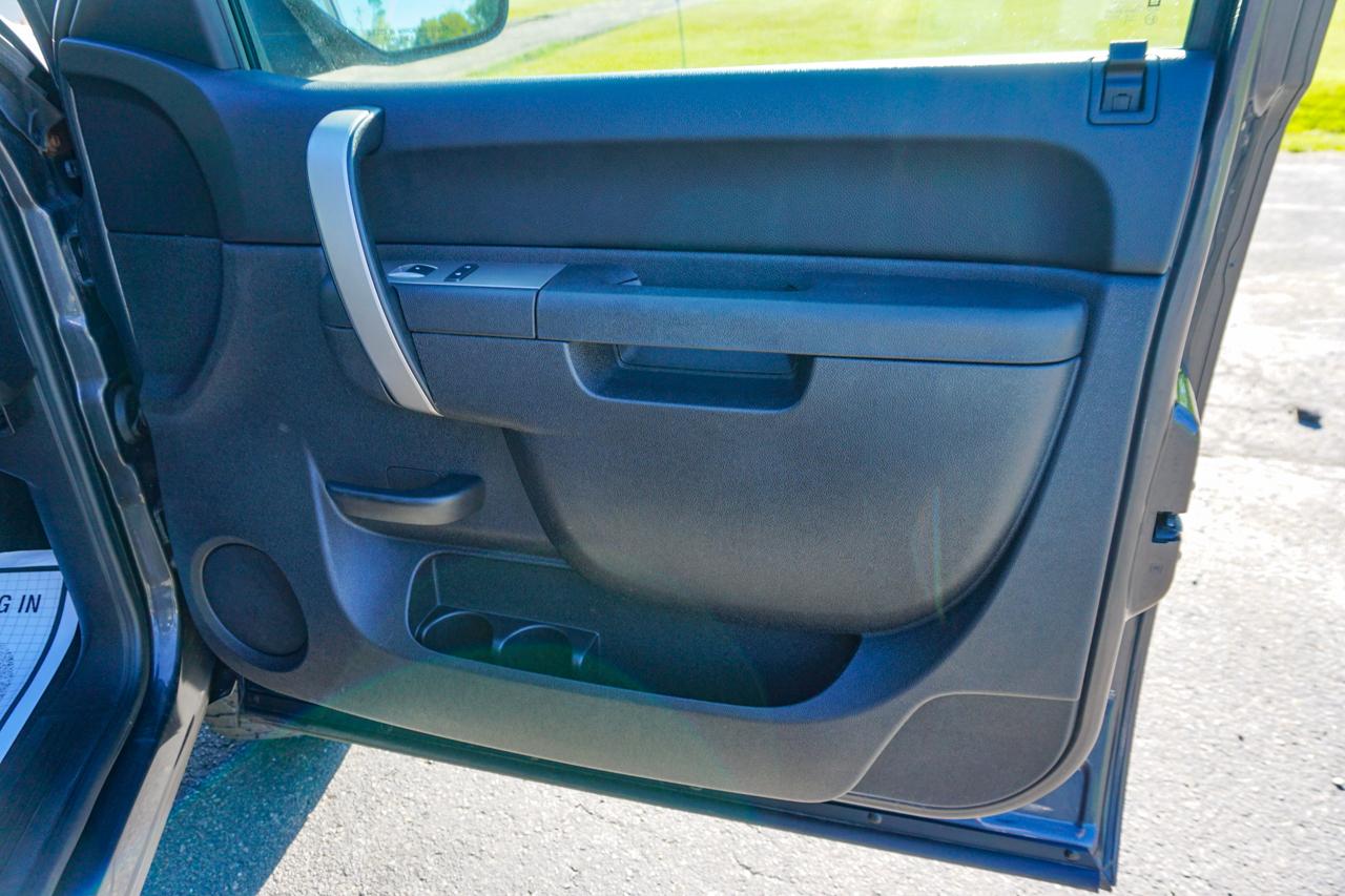 Chevrolet Silverado 1500 4WD Crew Cab 143.5" LT 2011