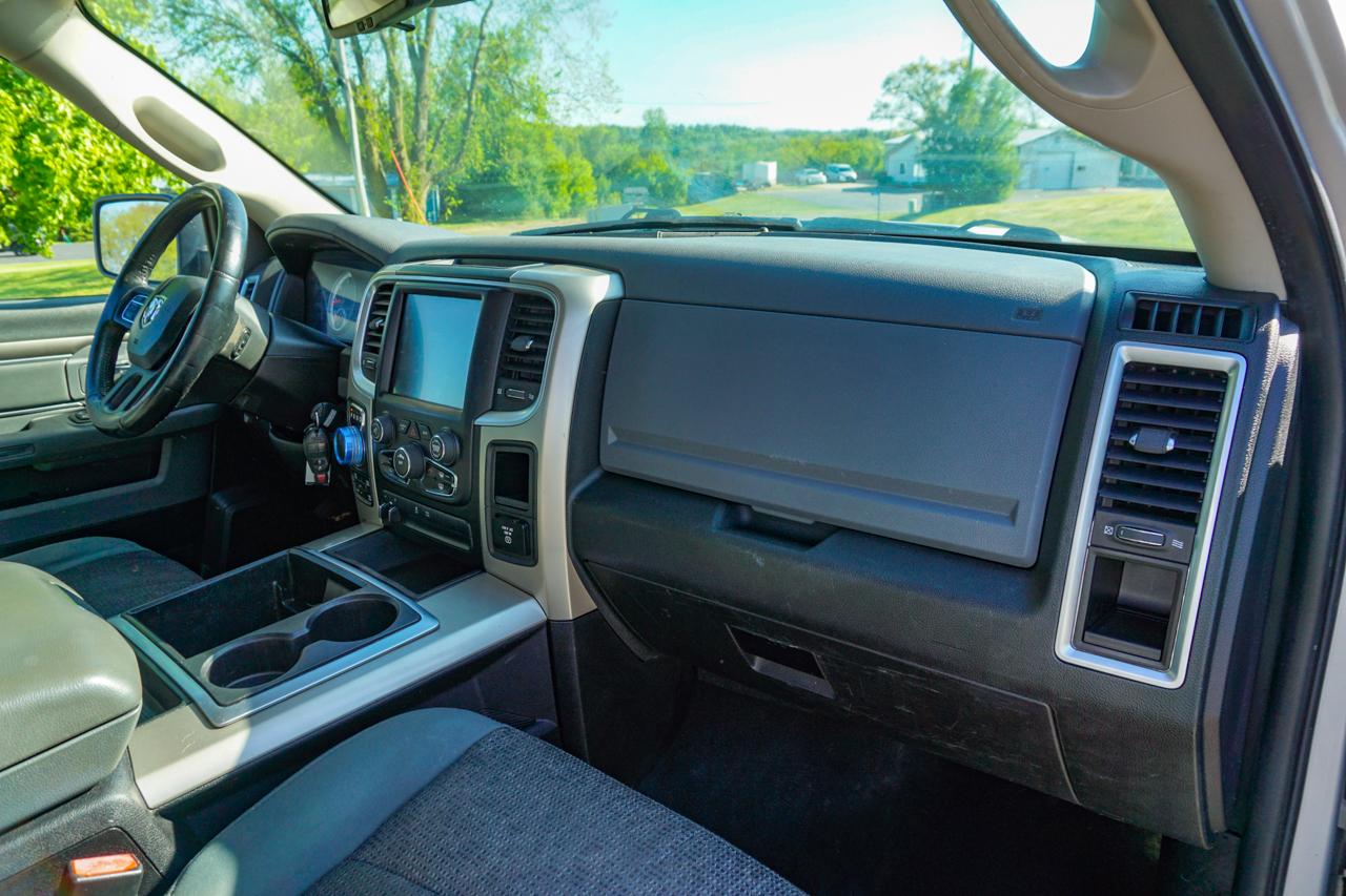 RAM 1500 4WD Quad Cab 140.5" Big Horn 2014