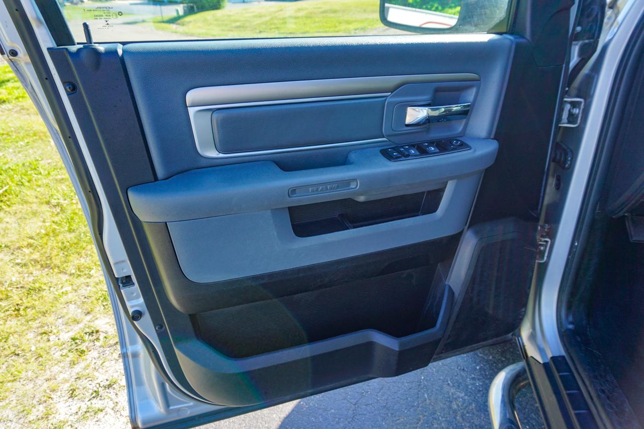 RAM 1500 4WD Quad Cab 140.5" Big Horn 2014