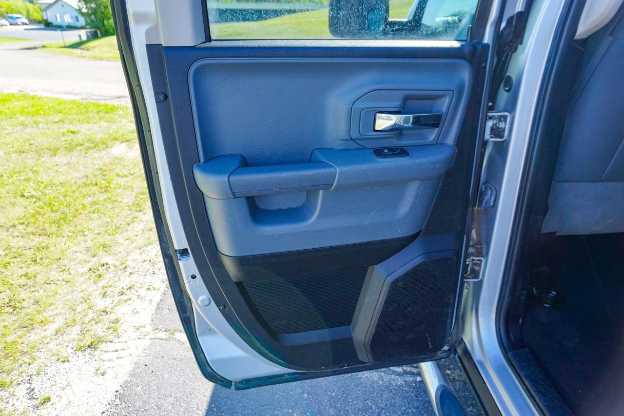 RAM 1500 4WD Quad Cab 140.5" Big Horn 2014
