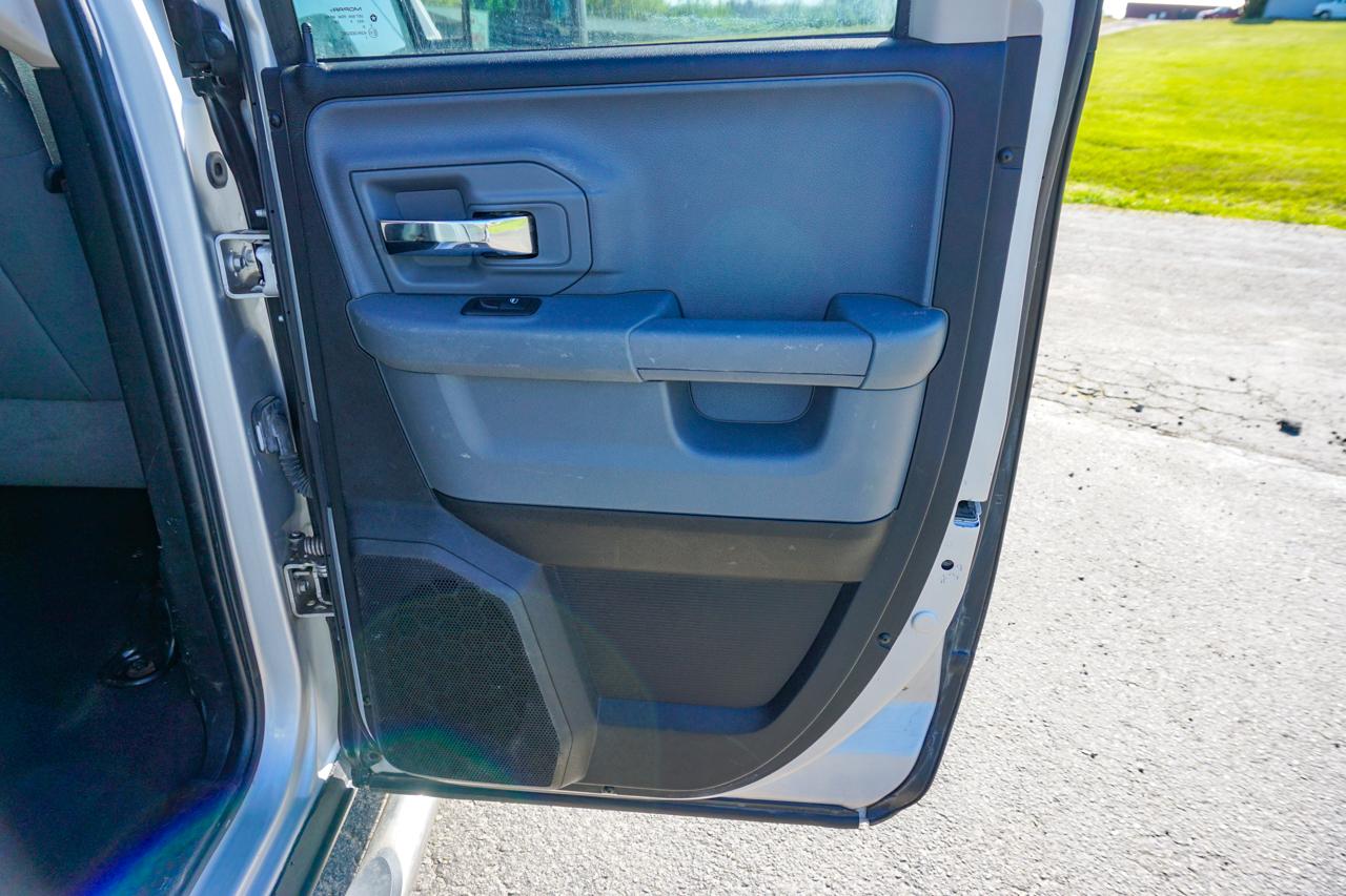 RAM 1500 4WD Quad Cab 140.5" Big Horn 2014