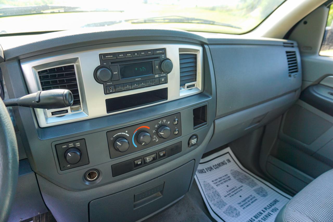 Dodge Ram 2500 4WD Quad Cab 140.5" SLT 2008