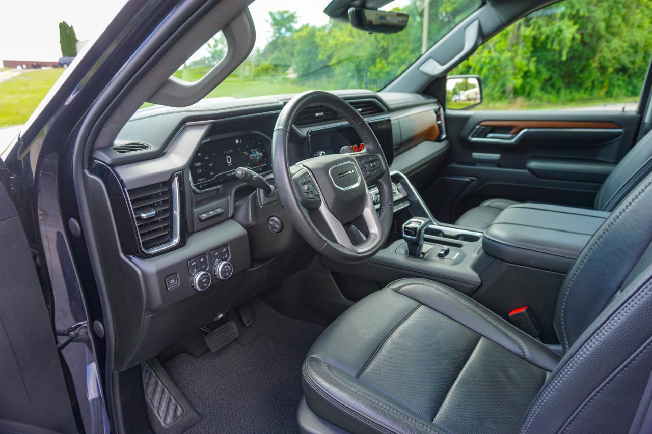 GMC Sierra 1500 4WD Crew Cab 147" Denali 2023