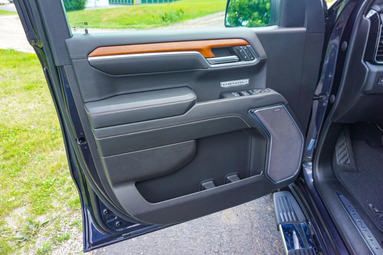 GMC Sierra 1500 4WD Crew Cab 147" Denali 2023