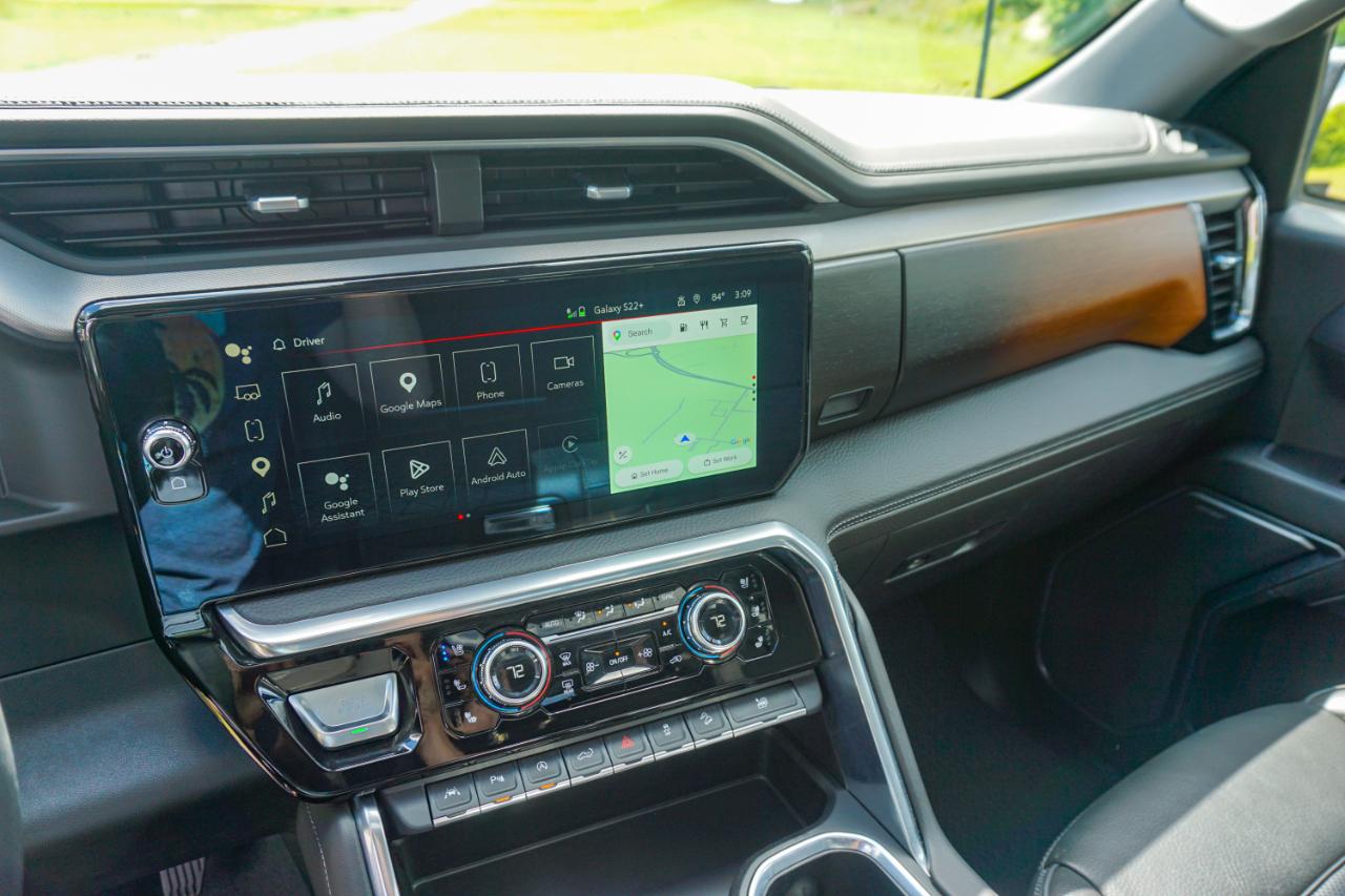 GMC Sierra 1500 4WD Crew Cab 147" Denali 2023
