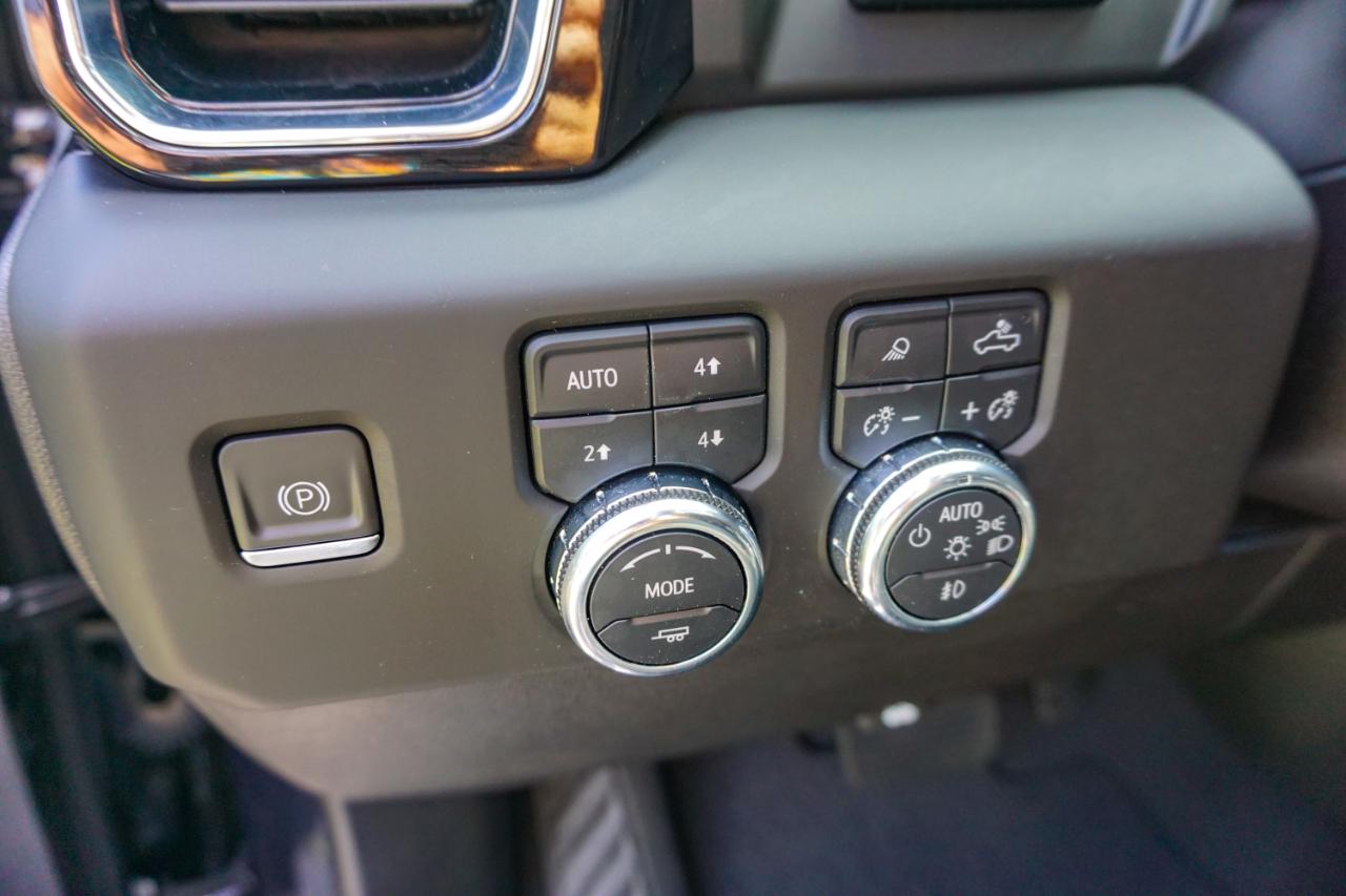 GMC Sierra 1500 4WD Crew Cab 147" Denali 2023