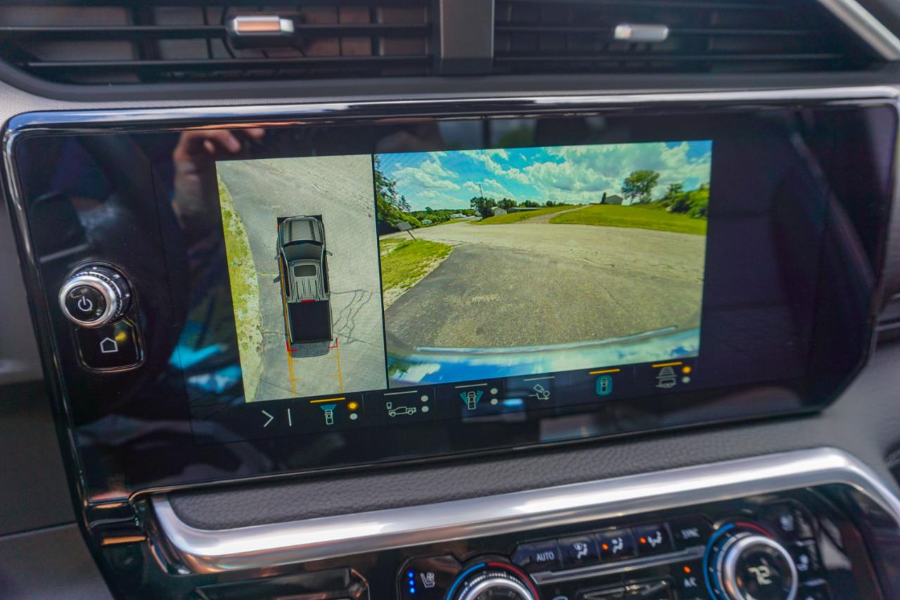 GMC Sierra 1500 4WD Crew Cab 147" Denali 2023