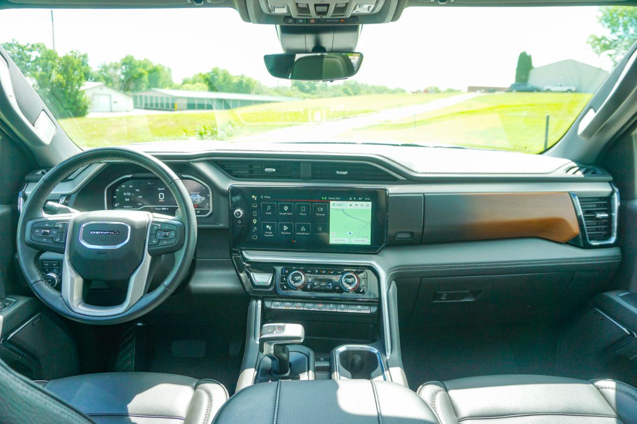 GMC Sierra 1500 4WD Crew Cab 147" Denali 2023