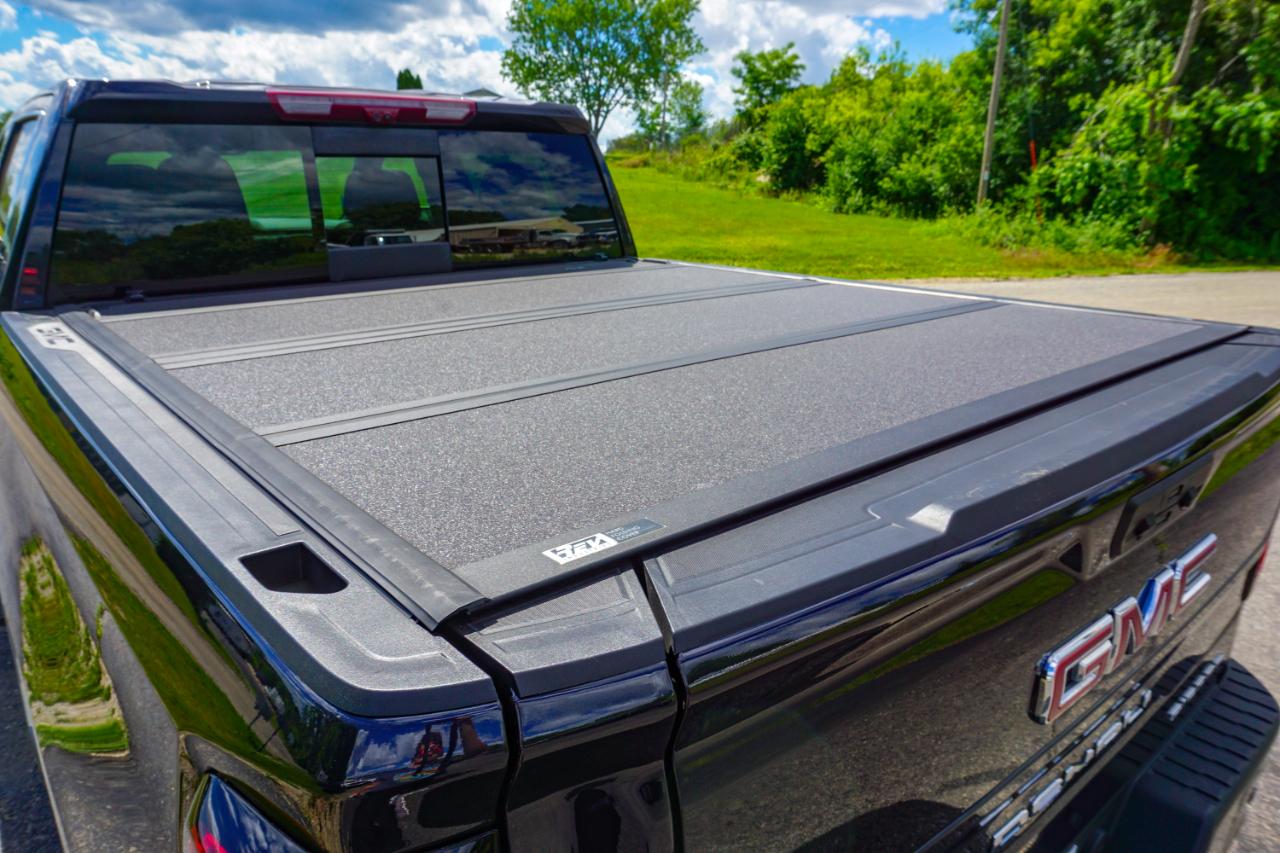 GMC Sierra 1500 4WD Crew Cab 147" Denali 2023