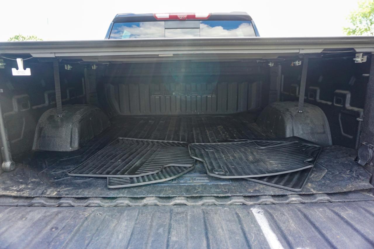 GMC Sierra 1500 4WD Crew Cab 147" Denali 2023