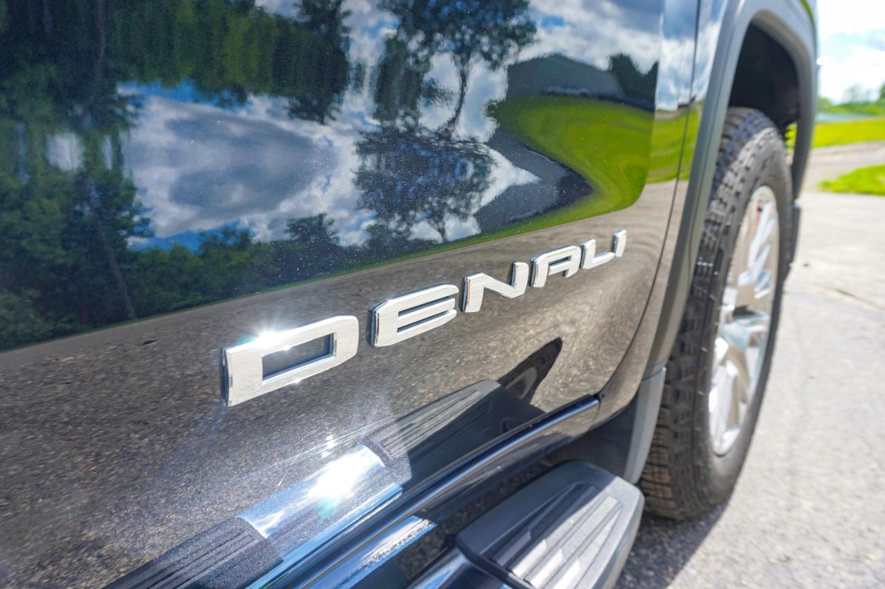 GMC Sierra 1500 4WD Crew Cab 147" Denali 2023