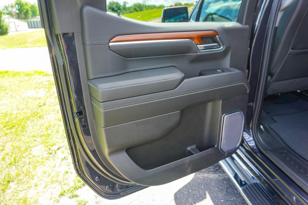 GMC Sierra 1500 4WD Crew Cab 147" Denali 2023