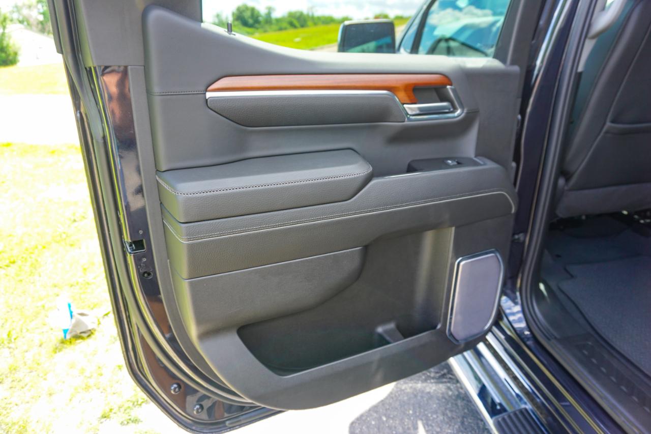 GMC Sierra 1500 4WD Crew Cab 147" Denali 2023