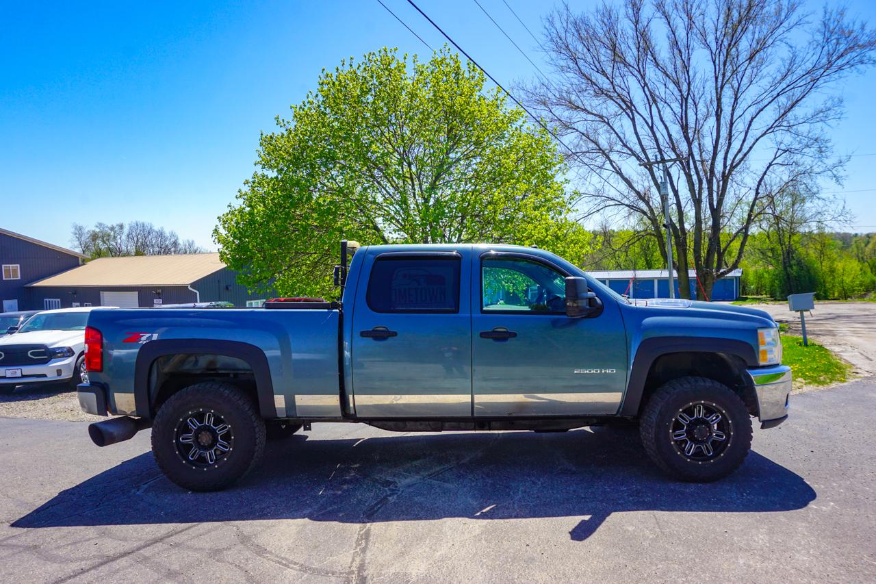 Chevrolet Silverado 2500HD 4WD Crew Cab 153.7" LT 2011