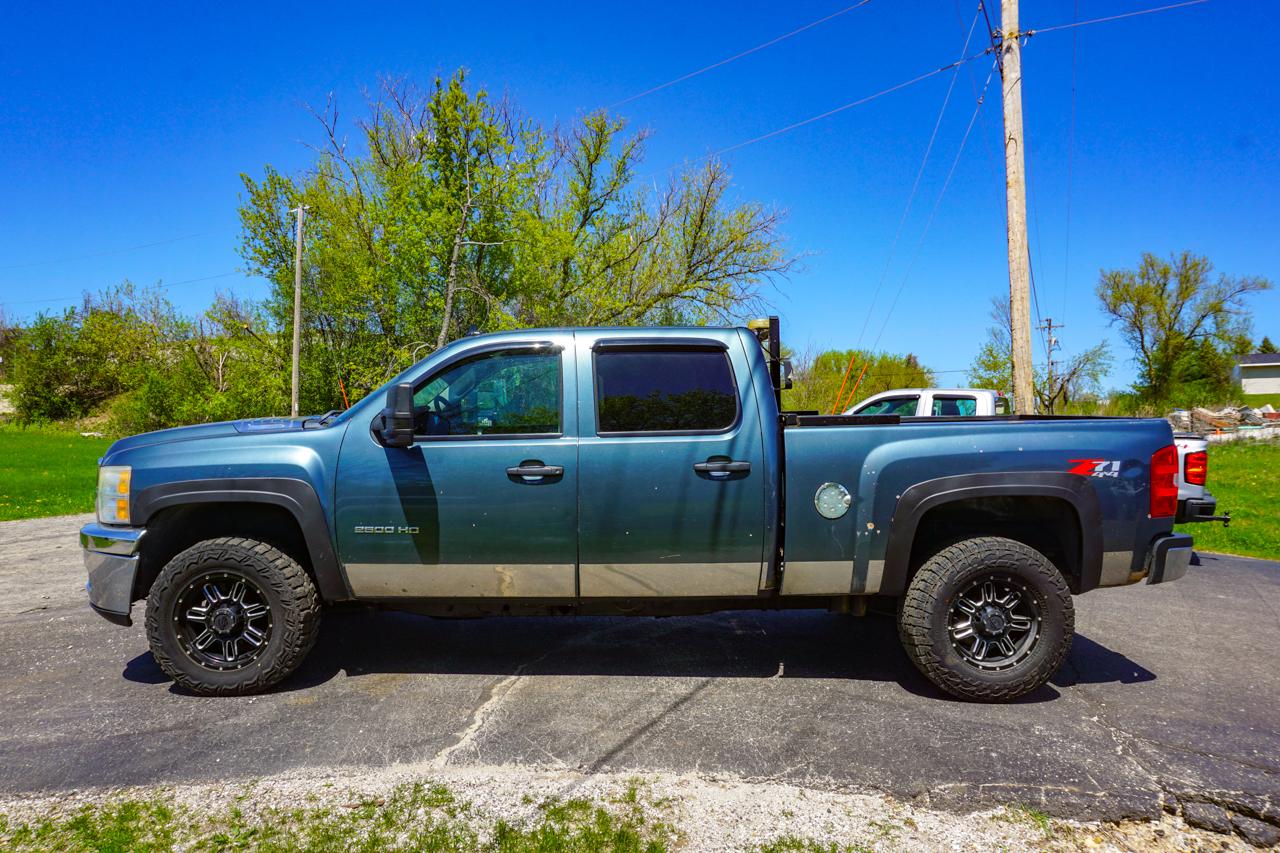 Chevrolet Silverado 2500HD 4WD Crew Cab 153.7" LT 2011