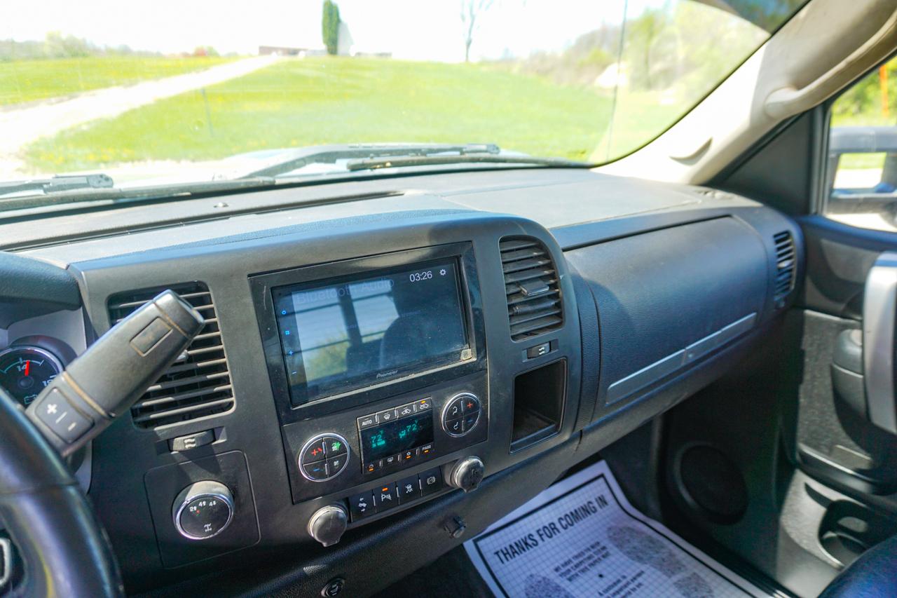 Chevrolet Silverado 2500HD 4WD Crew Cab 153.7" LT 2011