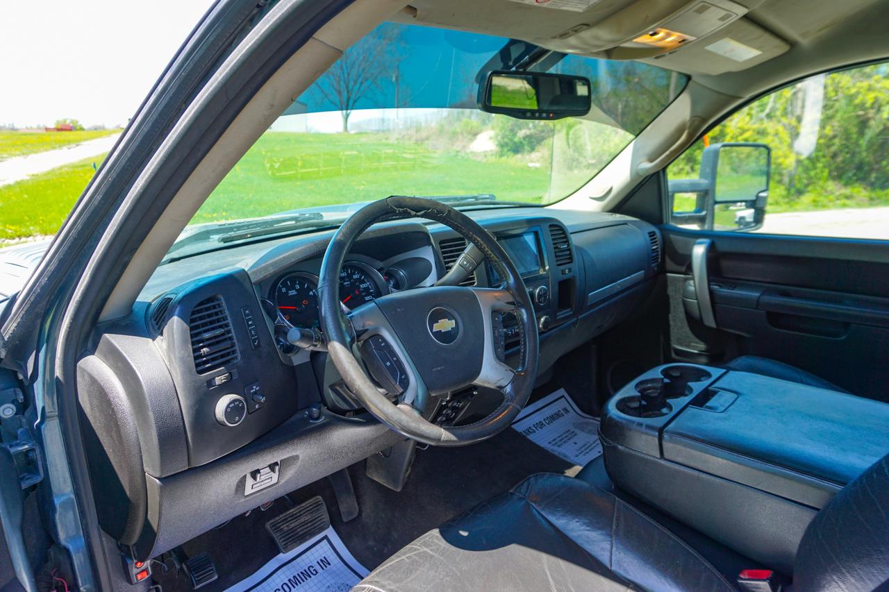Chevrolet Silverado 2500HD 4WD Crew Cab 153.7" LT 2011
