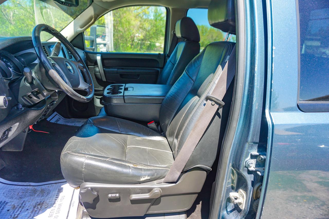 Chevrolet Silverado 2500HD 4WD Crew Cab 153.7" LT 2011