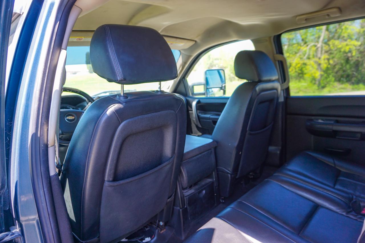 Chevrolet Silverado 2500HD 4WD Crew Cab 153.7" LT 2011