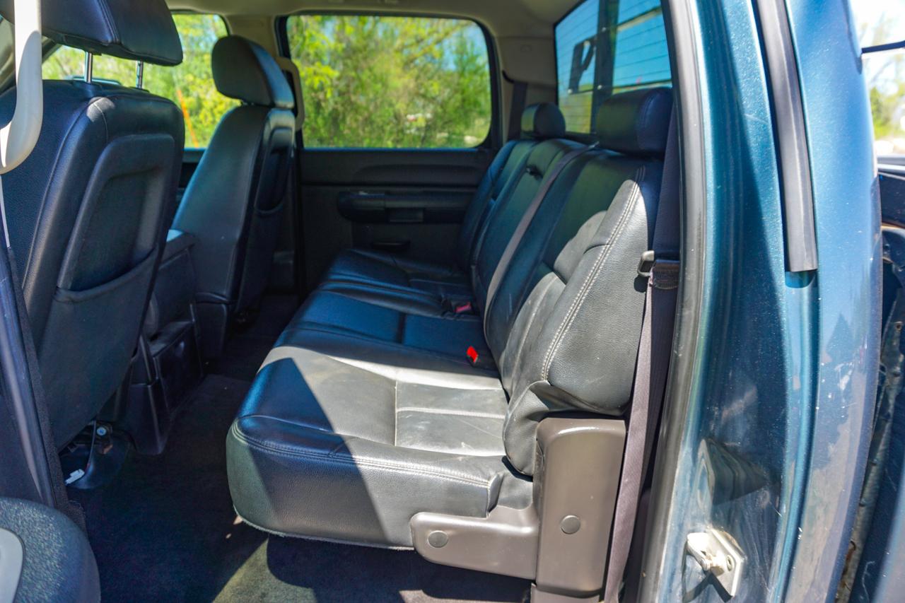 Chevrolet Silverado 2500HD 4WD Crew Cab 153.7" LT 2011